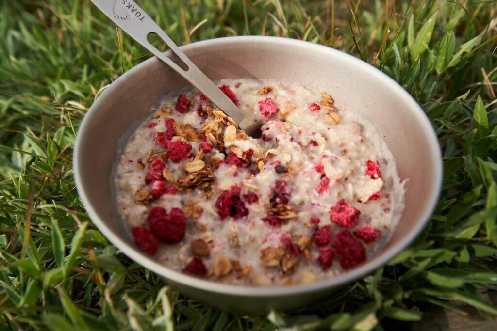 image of oatmeal, a naturally gluten free backpacking food